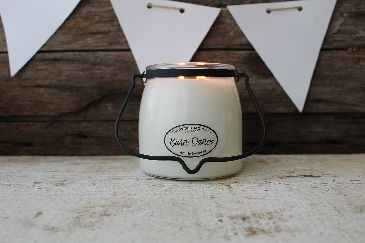 MILKHOUSE CANDLE Lumanare parfumata Barn Dance BORCAL DE UT 2 fitil (454 g)